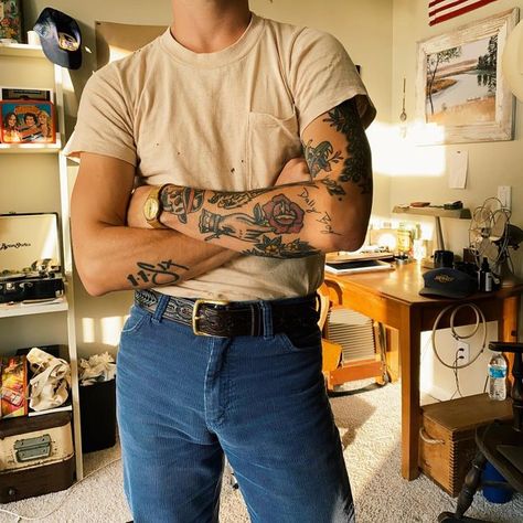 Tattooed Men Style, Men’s Traditional Tattoo Sleeve, 70s Aesthetic Tattoo, Traditional Sleeve Tattoo Men, Americana Mens Style, American Traditional Sleeve Men, Traditional Mens Tattoo, New Americana Aesthetic, Tattooed Men Aesthetic