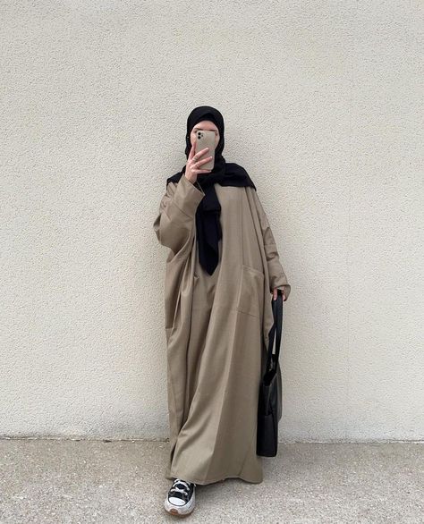 Abaya And Sneakers Hijab Outfit, Oversized Abaya, Modest Outfits Muslim, New Hijab, Modest Outfit Ideas, Outfits Hijab, Modesty Outfits, Muslim Outfits Casual, Muslim Fashion Hijab Outfits