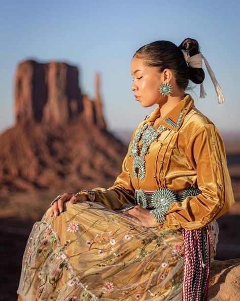 Indigenous Women Clothing, Native Clothing Women Style, Native American Fashion Traditional, Navajo Regalia, Indigenous Photoshoot, Navajo Dresses, Navajo Clothing, Native American Style Outfits, Navajo Dress