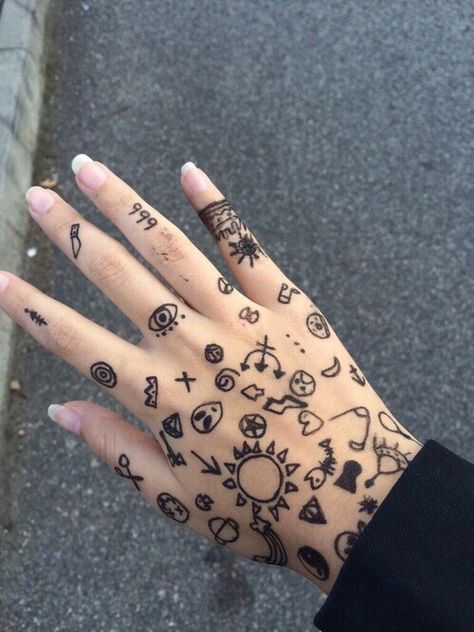 ✮ριитєяєѕт↠ мsαмαrtίη07✮ Emo Tattoos, Stick Poke Tattoo, Tato Henna, Pen Tattoo, Sharpie Tattoos, Hand Doodles, Skeleton Hand Tattoo, Doodle Tattoo, Back Of Shoulder Tattoo