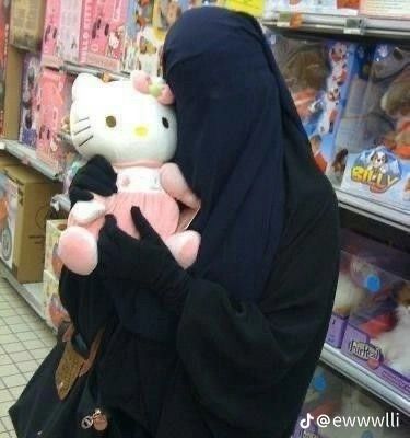 Arab Hello Kitty, Hijab Hello Kitty, Hijabi Hello Kitty, Hijab Pfp, Images Hello Kitty, Arabic Memes, 2013 Swag Era, Arab Culture, Images Kawaii