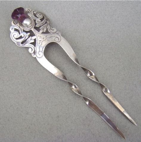 Beautiful silver vintage hairpin. Vintage Hairpin, Ol Fashion, Hair Comb Accessories, Hair Adornments, Hair Slide, Jewellery Ideas, Hair Combs, Hair Ornaments, Antique Shops