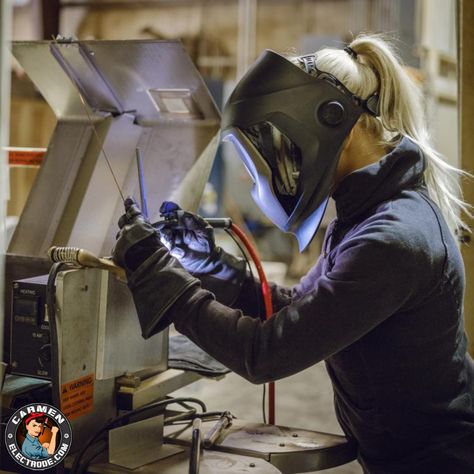 Smaw Welding, Welding Women, Women Welder, Morning Reading, Welding Crafts, Tig Welder, Welding Jobs, Welding Technology, Welding Torch