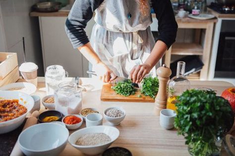 Parsley tea isn’t the only way to reap the perks of the healthy herb Parsley Tea, Kitchen Crockery, 1930s Hollywood, Alice Waters, Best Bagels, New Kitchen Gadgets, Dorothy Draper, Nancy Reagan, Female Butcher