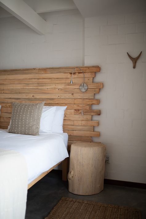 Detached Headboard Ideas, Wooden Headboard Design, Wood Plank Headboard, Hotel Headboard, Plank Headboard, Diy Bed Headboard, Headboard Wood, Design Ložnic, Simple Headboard