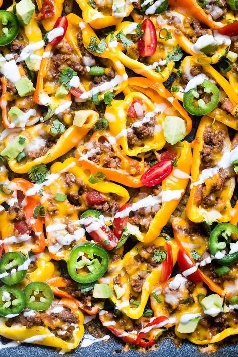 Mini Bell Pepper Nachos, Pork Rind Nachos, Keto Cheese Sauce, Bacon Nachos, Bell Pepper Nachos, Nachos Recipes, Pepper Nachos, Healthy Low Calorie Dinner, Nacho Recipes