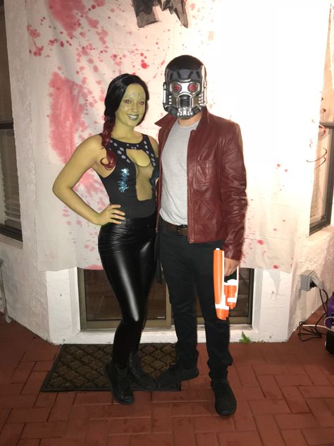 Starlord Halloween Costume, Starlord And Gamora Halloween Costume, Gamora Starlord Costume, Avengers Diy Costume, Guardians Of The Galaxy Couples Costume, Star Lord Costume Diy, Diy Gamora Costume, Starlord Costume Diy, Star Lord And Gamora Costumes