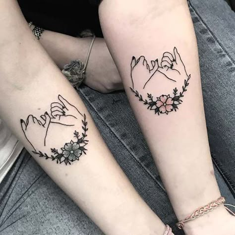 43 Cute Best Friend Tattoos for You and Your BFF – StayGlam Tattoo Ideas Tumblr, Tattoos Arm Mann, Tato Nama, Cute Best Friend Tattoos, Pinky Promise Tattoo, Best Friend Tattoo, Matching Bff Tattoos, Promise Tattoo, Tattoo Placements