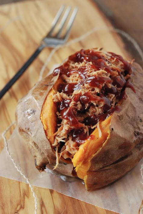 Pulled Pork Stuffed Sweet Potato - 100 Days of Summer Slow Cooker Recipes Stuffed Sweet Potato, Easy Slow Cooker Recipes, Think Food, Pork Dishes, 100 Days, Pulled Pork, Nachos, Pork Recipes, Om Nom