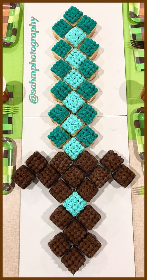 Custom Minecraft Cupcake Sword! Mind Craft Birthday Party Cake, Easy Diy Minecraft Birthday Cake, Minecraft Birthday Dessert, Minecraft Cupcake Pullapart, Mind Craft Cake Ideas, Mind Craft Cupcakes Ideas, Minecraft Outdoor Party Ideas, Dollar Tree Minecraft Ideas, Minecraft Party Decorations Birthdays