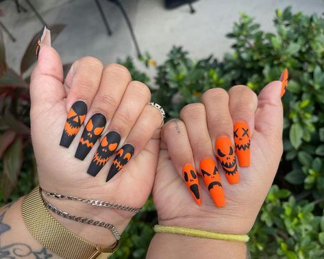 Medium Coffin Halloween Nails, Halloween Nails 2023 Square, Orange And Black Halloween Nail Designs, Halloween Nails Neon, Pumpkin Nails Designs, Halloween Nail Designs Black, October Nail Designs Fall, Orange Nails Halloween, Jackolantern Nails