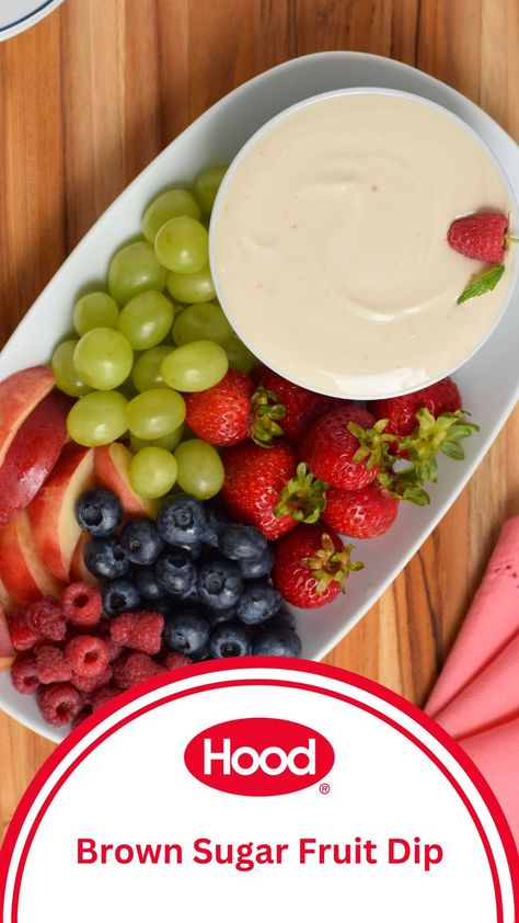 Dipping Sauce For Fruit, Fruit Dip With Sour Cream, Brown Sugar Fruit Dip, Brown Sugar Dip, Sour Cream Brown Sugar Fruit Dip, Yogurt Fruit Dip, Christmas Dip, Vanilla Fruit, Sour Cream Dip