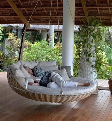 22 Weird And Wonderful Features You'll Wish You Had In Your Garden Design Per Patio, Interior Design Per La Casa, Bed Swing, Swing Chair, Design Del Prodotto, Balcony Decor, Dream Rooms, Dream House Decor, Design Case