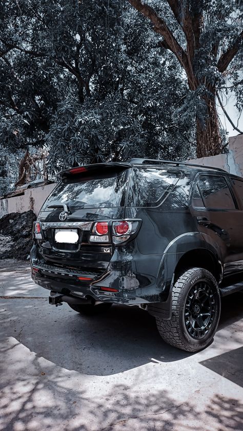 Toyota Fortuner Black, Fortuner Legender, Fortuner Toyota, Toyota Fortuner 2016, Toyota Fortuner, Dark Steel, Truck Stuff, Car Inspiration, Night Driving