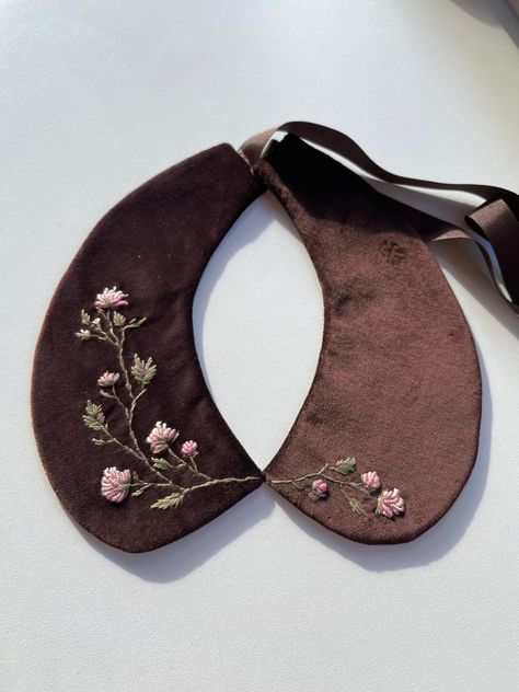 Detachable women's  Collar, Hand embroidered brown collar, peter pan collar, 100% handmade  ❤️ *Our handmade embroidered velvet peter pan collar *Great gift for yourself or your loved ones.  *romantic piece for girls or women *Hand embroidery with Moulin thread  *Color-Brown  *Elegant and stylish, unique, one of a kind vintage style detachable collar is perfect just for you! *Super easy to use - This collar has a ribbon that you can regulate.  ⁍ I am open to custom orders and personalization.  ⁍You can choose color, size, and flower to embroider and we can embroider monogram as well. ⁍Text us in messages your desires, you can check out our shop for inspiration and ideas. ⚠The color on the photo may be a bit different from the real model, because of the lighting.  Check out the shipping tim Purple Collar, Necklace Collar, Neck Accessories, Embroidered Collars, Embroidered Monogram, Detachable Collar, Velvet Headband, Collar Neck, Collar Pattern