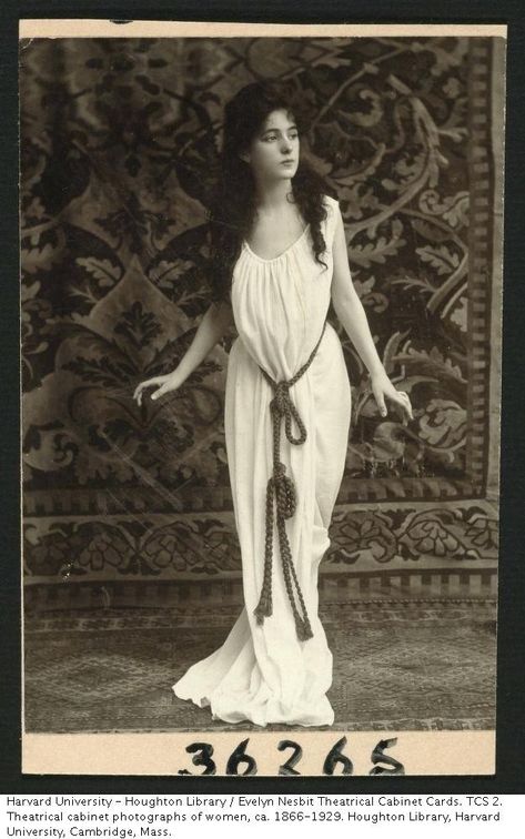 Evelyn Nesbit, Istoria Artei, Old Portraits, Portrait Vintage, Mae West, Gene Kelly, Gibson Girl, Dita Von Teese, Photo Vintage