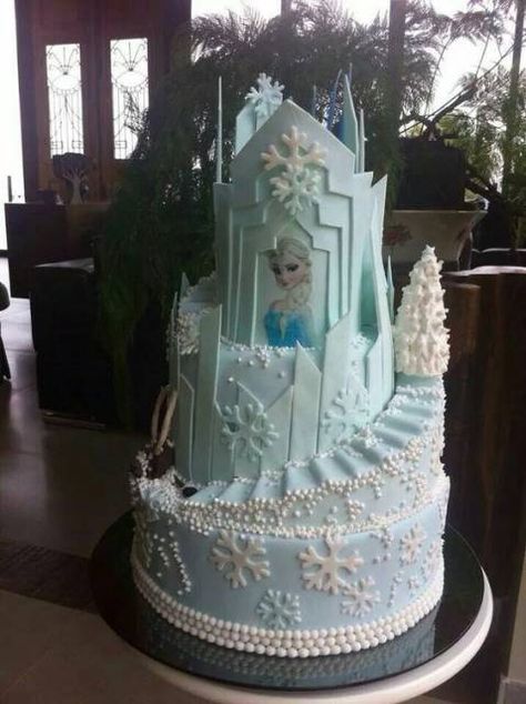 Castle Birthday Cakes, Frozen Biscuits, Bolo Frozen, Frozen Theme Cake, Frozen Birthday Cake, Princess Birthday Cake, 3rd Birthday Cakes, Frozen Theme Party, Frozen Theme