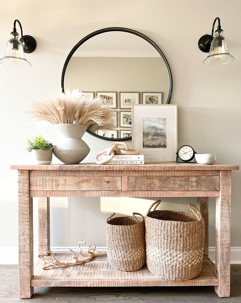 Coastal Foyer, Beach House Entryway, Coastal Fall Decor, Rustic Entryway Table, Foyer Ideas Entryway, Coastal Entryway, House Entry, Coastal Fall, Home Entryway