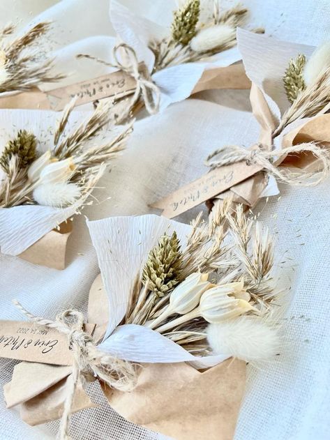 Magnet Favors for Guest Rustic Wedding Favors Party Favor - Etsy Mini Bouquet Wedding, Rustic Fall Wedding Favors, Flower Bridal Shower Favors, Dry Flowers Bouquet, Wedding Seed Packet Favors, Wildflower Favors, Rustic Favors, Bouquet Unique, Rustic Bridal Shower Favors