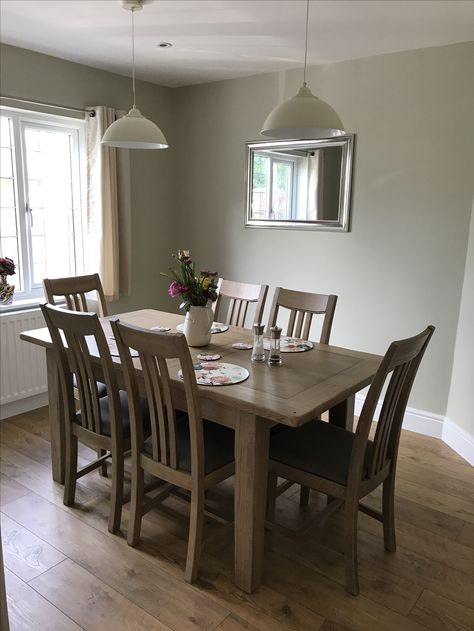 Jurassic stone dulux dining room Dulux Jurassic Stone, Dulux Dining Room Colour, Olive Bedroom, Japanese Living Rooms, Garden Room Interiors, Themed Living Room, Kitchen Painting, Wall Colours, Beach Theme Living Room