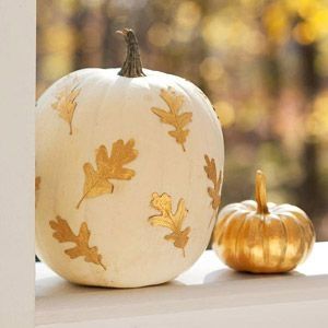 White and Gold Pumpkins decor halloween halloween decorations halloween ideas halloween pumpkins halloween porches halloween pumpkin designs Porche Halloween, Halloween Pumpkin Crafts, No Carve Pumpkin Decorating, Gold Pumpkins, Elegant Halloween, Autumn Decorating, All Things Fall, Pumpkin Crafts, I Love Fall