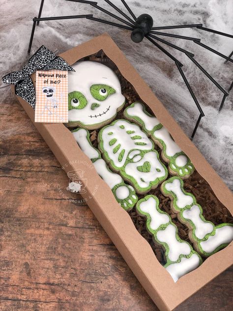 Halloween Skeleton Cookies, Halloween Cookie Box Sets, Halloween Cookie Bouquet, Skeleton Desserts, Skeleton Cookies Decorated, Scary Halloween Cookies, Halloween Cookie Designs, Halloween Decorated Cookies, Skeleton Cookies