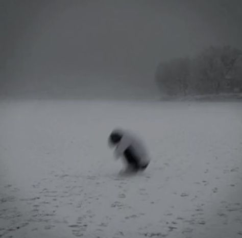 Aesthetic Snow Pictures, Snowy City, Dark Photography, Winter Aesthetic, Playlist Covers, Music Audio, Black Aesthetic, Dark Aesthetic, Dark Art