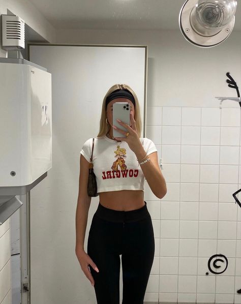 amanda marie brandy melville ashlyn cowgirl top john galt mirror selfie Pinterest Trends, Photographie Portrait Inspiration, Looks Street Style, Mode Inspo, Outfit Goals, Mode Vintage, Looks Vintage, Retro Outfits, Fashion Killa