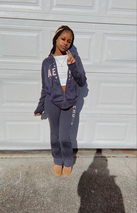 Grey Cement 11s Outfits, Zipper Jacket Outfit Aesthetic, Cold School Day Outfit, Chill Outfits Ideas, Cute Chill Outfits Winter, Chill Back To School Outfits, Baddie Comfy Outfits Winter, Cute And Comfortable Outfits, Fall School Outfits Highschool Baddie