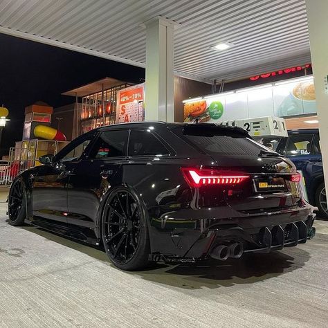 monroe garage 🌵 on Instagram: "if batman had an rs6 🦇 @mnro.garage" Audi Rs6 Black, Rs6 Audi, Tmax Yamaha, Roadster Car, Ferrari 812 Superfast, Rich Cars, Dream Cars Bmw, Audi Allroad, Custom Bobber