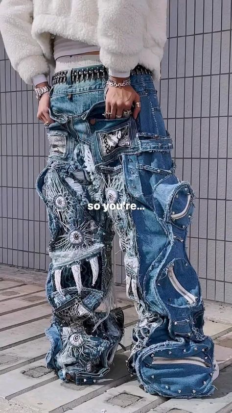 Rework Jeans, Avant Garde Street Style, Patchwork Jeans Outfit, Clothes Paint, Custom Jeans Diy, Ropa Upcycling, Bohemian Jewels, Guy Fashion, Denim Inspiration