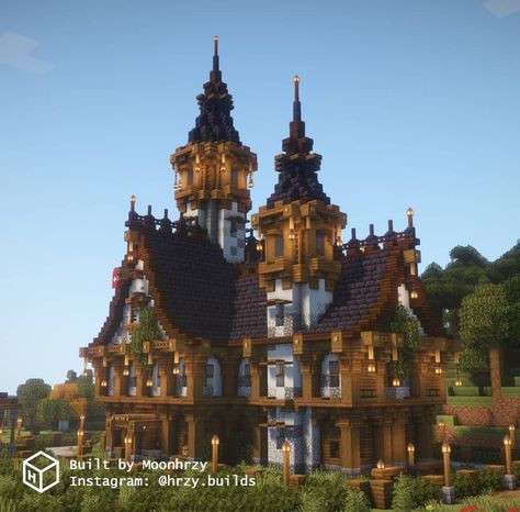 Minecraft House Inspiration Medieval, Minecraft Fantasy City Ideas, Medieval Manor Minecraft, Minecraft Mansion Build, Minecraft Building Ideas Fantasy Castle, Minecraft Building Ideas Medieval House, Minecraft Mountaintop House, Cottage Mansion Minecraft, Medieval Fantasy Minecraft House