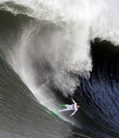 Mavericks surf contest gets the go-ahead Surf California, Surf Competition, World Surf League, Mavericks Surfing, Big Wave Surfing, Sea Storm, Huge Waves, Surfing Photos, Surfing Pictures