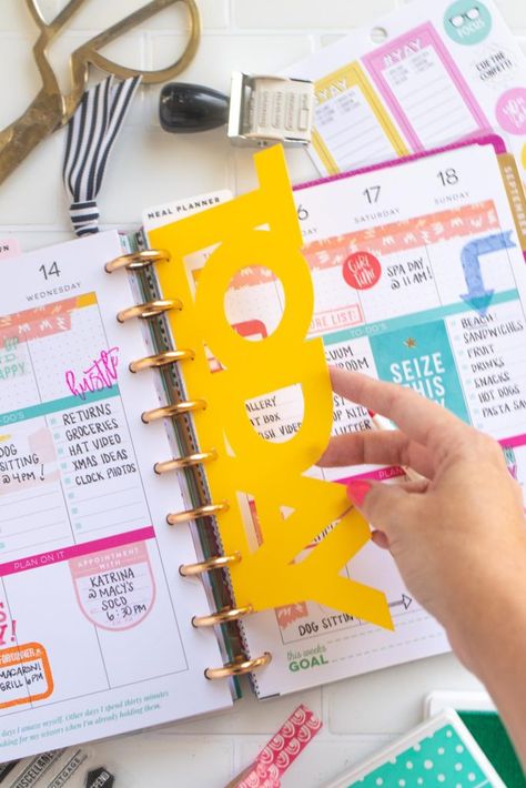 Diy Happy Planner, Happy Planner Punch, Happy Planner Printables, School Folders, Homemade Ideas, Types Of Planners, Happy Planner Layout, Planner 2022, Plastic Folders