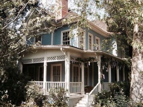 Gilmore Girls House, Stars Hollow, Girl House, House Inspo, Gilmore Girls, My Dream Home, Future House, Old House, Curb Appeal