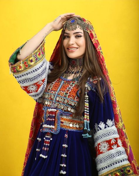 Afghani Frock, Afghan Wedding Dress, Afghan Style, Wedding Dresses Ideas, Afghani Clothes, Afghan Dress, Pakistani Formal Dresses, Afghan Girl, Kaftan Designs