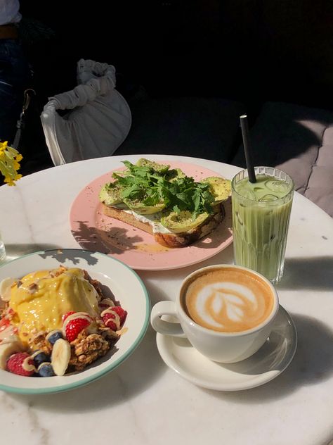 Breakfast / healthy / smoothie bowl / avocado toast / aesthetics / coffee / matcha Smoothie Date Aesthetic, Avocado Toast Aesthetic, Smoothie Bowl Aesthetic, March Moodboard, Matcha Breakfast, Healthy Smoothie Bowl, Angelina Core, Follicular Phase, Healthy Cafe