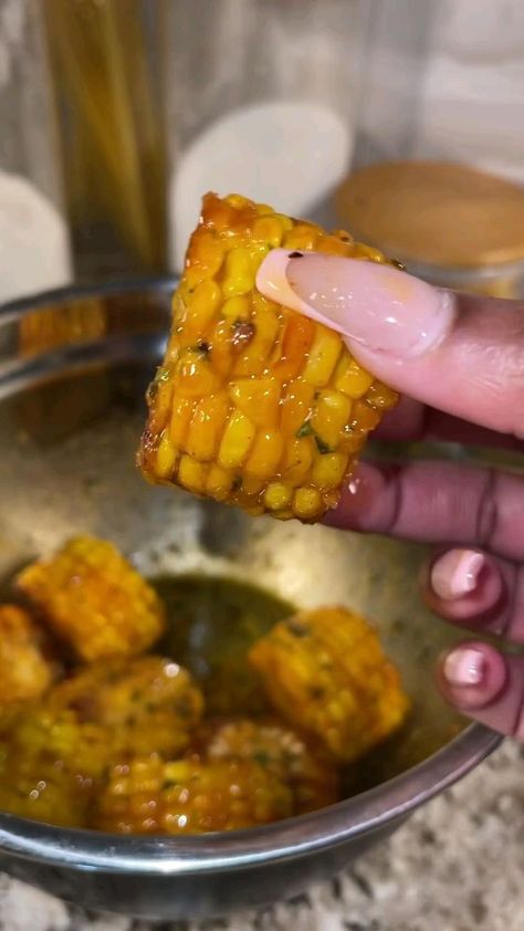 Copycat Wingstop, Corn Recipes Side Dishes, Fried Corn, Soul Food Dinner, Herb Seasoning, Corn Recipes, Corn On The Cob, Garlic Herb, Food Recepie