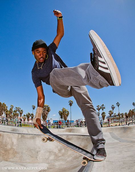 Skater Poses, Photo Reference Poses, Skateboard Photos, Skate Photos, Skateboard Photography, Perspective Photography, Action Pose Reference, Male Pose Reference, Park Pictures