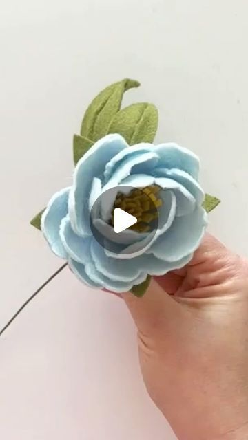 Rolled Fabric Flowers, Globe Flower, Felt Flower Tutorial, Flowers In The Attic, Rolled Paper Flowers, Felt Flowers Diy, Fabric Flower Tutorial, Paper Bow, A Beautiful Flower