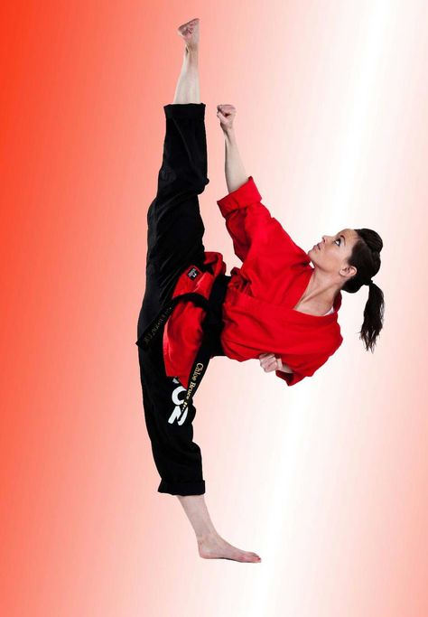 Chloé Bruce Chloe Bruce, Self Defense Martial Arts, Female Martial Artists, Fighter Girl, Martial Arts Girl, Karate Girl, Martial Arts Women, History People, Female Fighter