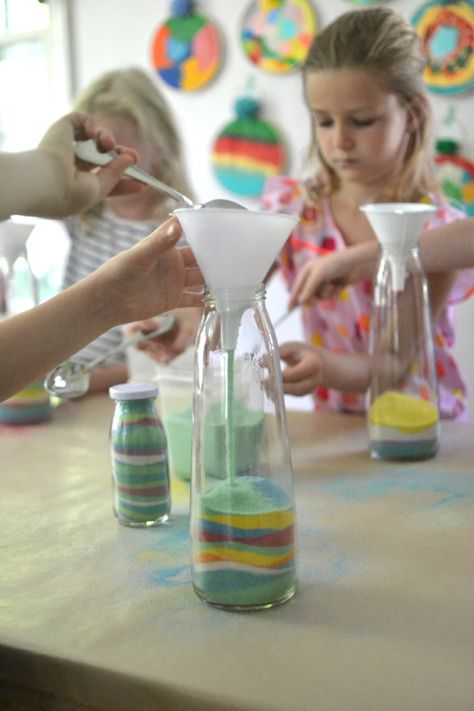 Dye sand from the beach for kids to make sand art in tall, pear juice bottles. Sand Art Diy, Sand Art For Kids, Sand Art Projects, Sand Art Bottles, Sand Projects, Diy Dye, Art Projects For Kids, Pear Juice, Art Birthday Party