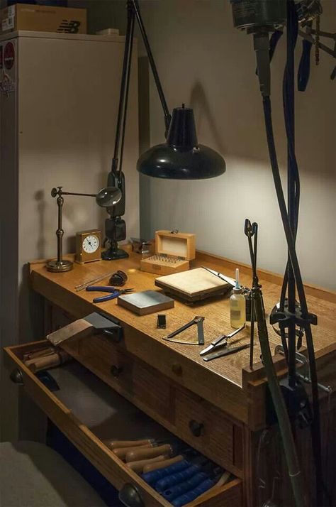 Jewellery Bench, Jewelry Studio Space, Jewelry Studio Organization, Jewelers Workbench, Jewelers Bench, Jewelry Bench, Tools For Woodworking, Design Studio Workspace, Silversmith Jewelry