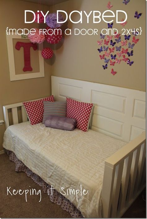 DIY Daybed Made From Old Door #DIYFurniture keepingitsimplecrafts.com Daybed Guest Room, Simple Girls Bedroom, Diy Girls Bedroom, Diy Daybed, Doors Repurposed, Diy Furniture Bedroom, Diy Furniture Easy, Old Door, Repurposed Furniture