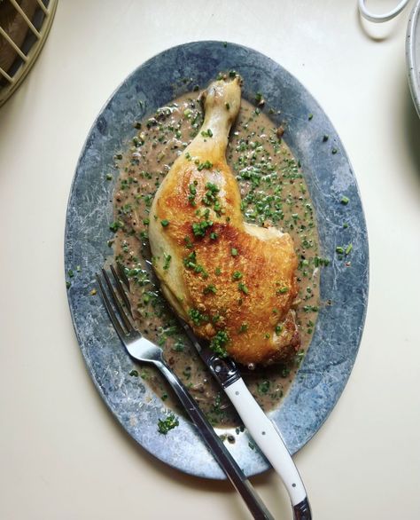 Black Peppercorn Sauce, Au Poivre Sauce, Creme Fraiche Recipes, Peppercorn Sauce, Sauce For Chicken, Food Photography Inspiration, Vegetable Sides, Roast Chicken, Crispy Chicken