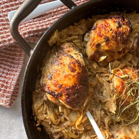 French Onion Chicken with Caramelized Onions & Orzo - Sammy Montgoms French Onion Chicken Thighs, Dinner Chicken Thighs, Best Chicken Dinner Recipes, Best Chicken Dinner, Balsamic Vinegar Chicken, French Onion Chicken, Foil Packet Meals, Orzo Recipes, Poultry Dishes