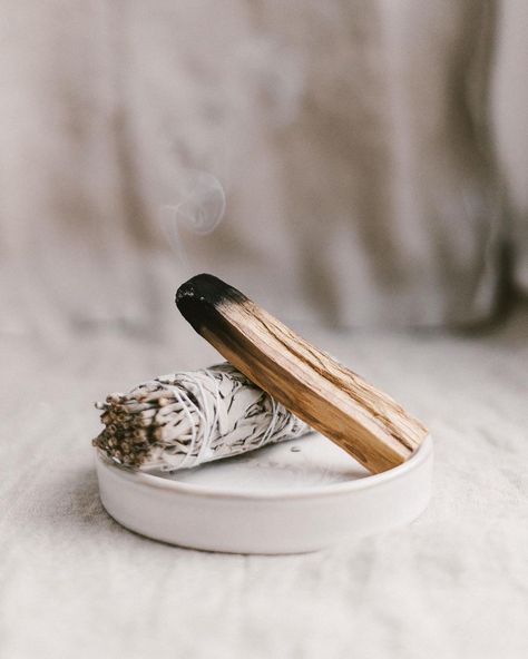 Palo Santo Aesthetic, Palo Santo Smudging, November Mood, Crystal Background, Zen Life, Ceramic Ideas, Crystals In The Home, Ritual, Madewell