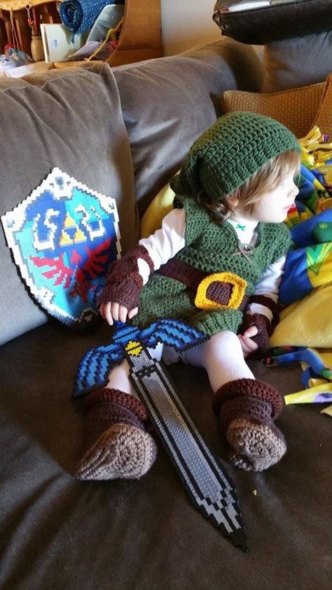 Legend of Zelda Link Costume Crochet Pattern. Available in multiple sizes. Zelda Crochet, Zelda Pattern, Zelda Costume, Link Hat, Link Costume, Crochet Costumes, Christmas Crochet Pattern, Crochet Gloves Pattern, Arm Guard