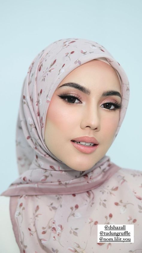 Dahlia Rizal, Stylized Face, Awek Tudung, Bridal Makeup Looks, Beautiful Hijab, Girls Dp, Bridal Makeup, Hijab Fashion, Fashion Inspo Outfits