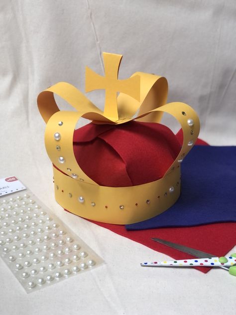 Create a crown fit for royalty with some card, felt and sticky gems! #crown #royal #handmade #makeyourown #coronation #card #felt #royalcrown #king #queen The Crowns Game, Candy Crown, King And Queen Crowns, King Craft, King Card, Crown Crafts, King Or Queen, Diy Crown, Paper Crowns